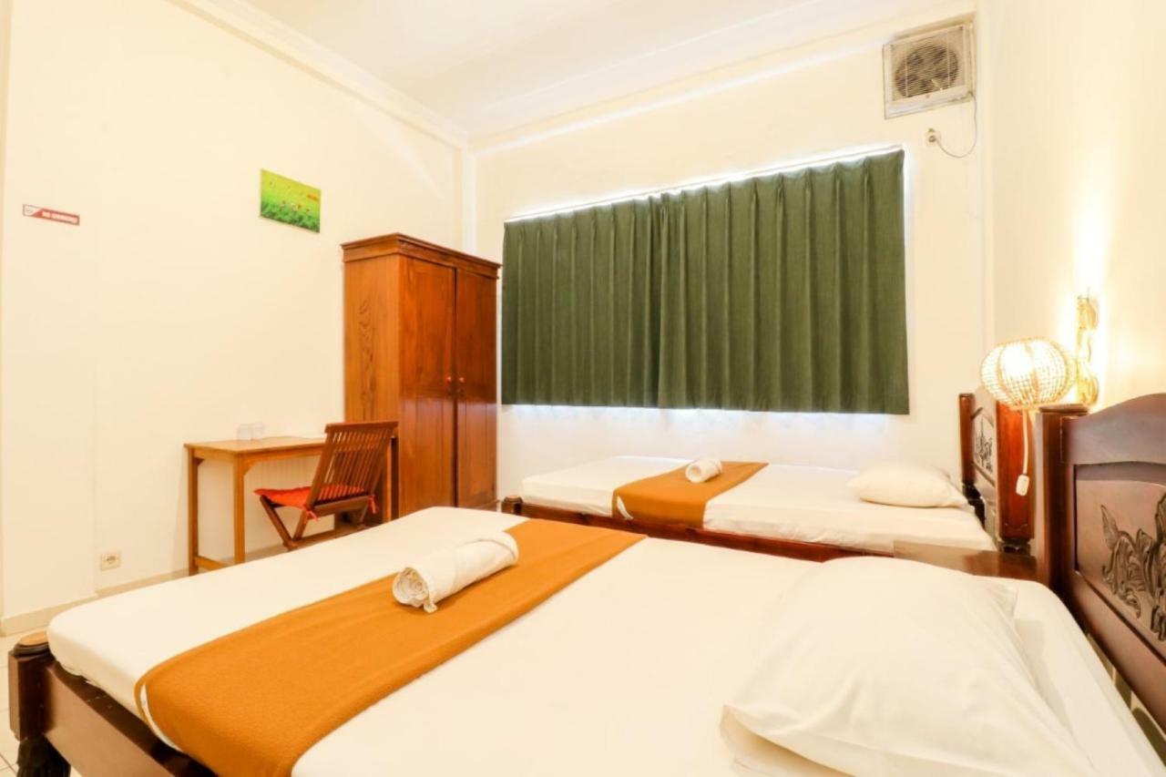 Palmyra Hostel Malang Exterior foto